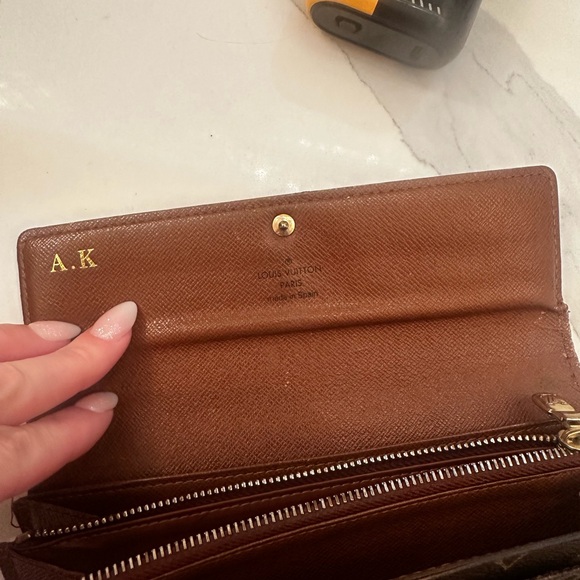 Authentic Louis Vuitton, that’s been refurbished and wallet - Picture 13 of 16